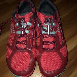 Merrell Pace Glove 3 Women’s Size 8M Light Red Sneakers Worn a few times